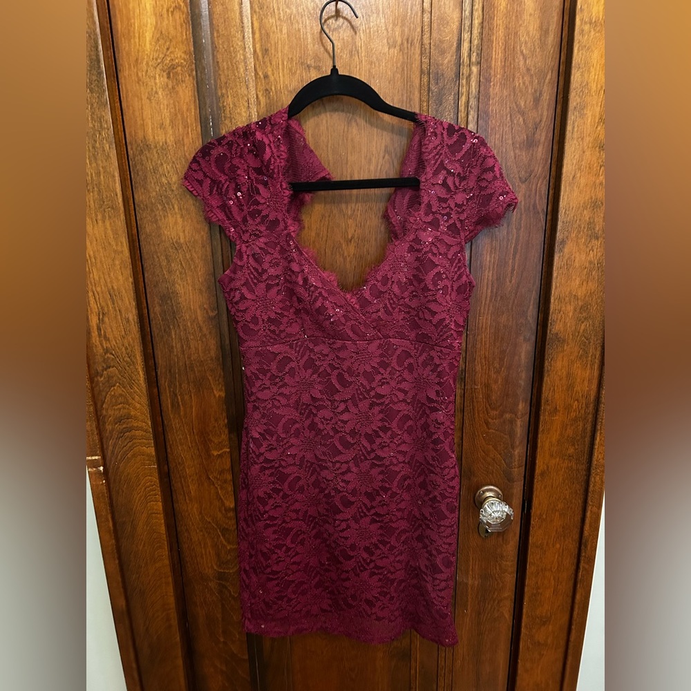 Purplish-red lace dress with sequins and short sleeves.